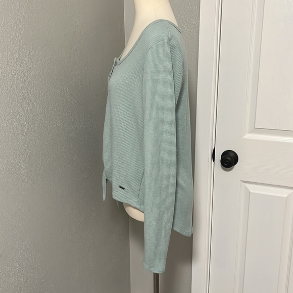 Hollister Waffle Knit Thermal Tie Front Long Sleeve T-Shirt - Picture 10 of 12